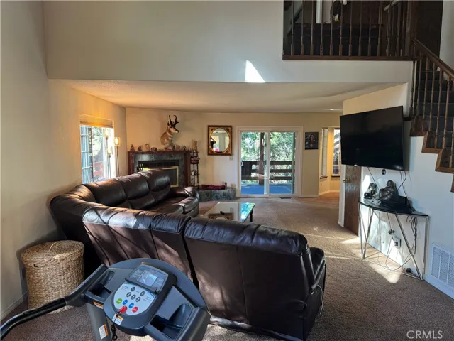 Living room with a Fireplace
