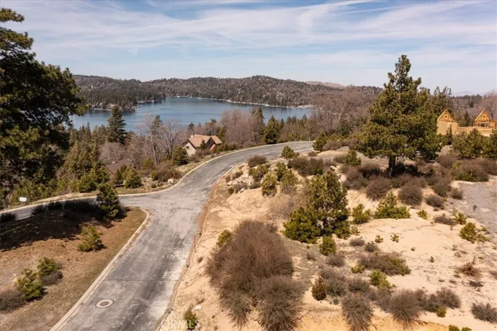 150 Mill Pond Road, Lake Arrowhead, California 92352