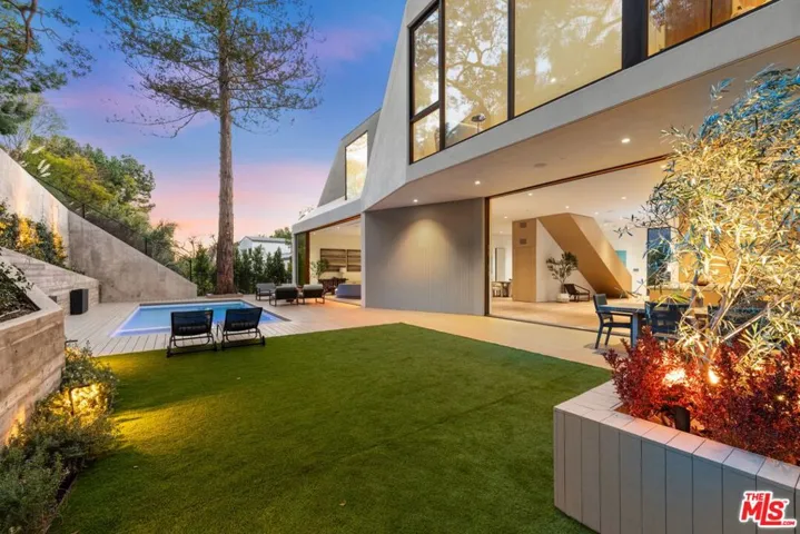 1508 Roscomare Road, Los Angeles, California 90077