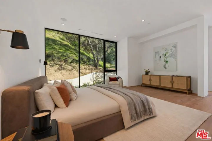 1508 Roscomare Road, Los Angeles, California 90077
