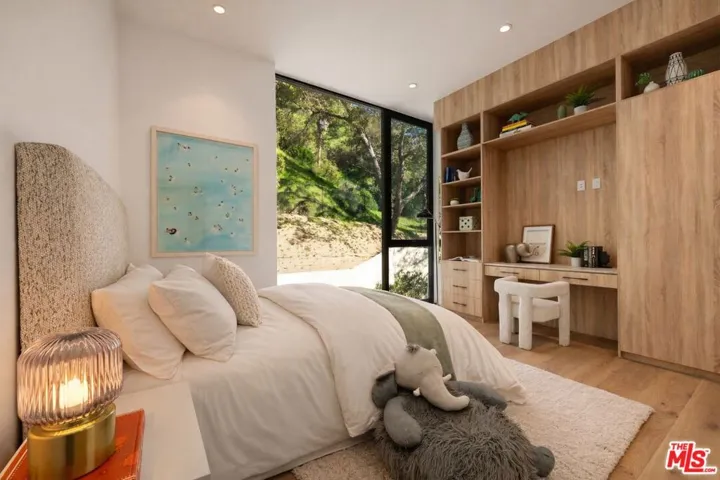 1508 Roscomare Road, Los Angeles, California 90077