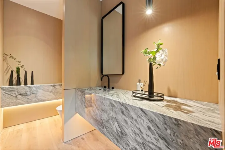 1508 Roscomare Road, Los Angeles, California 90077