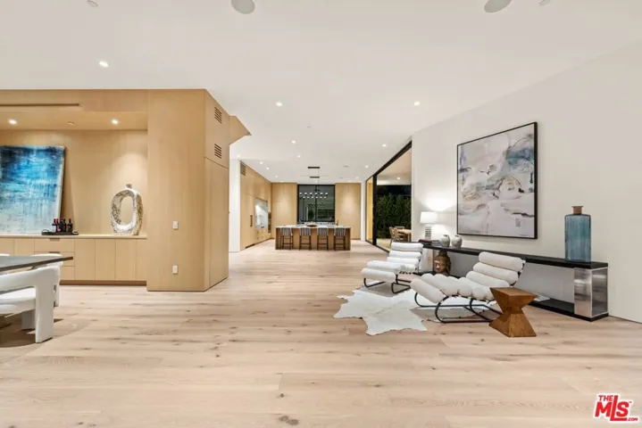 1508 Roscomare Road, Los Angeles, California 90077