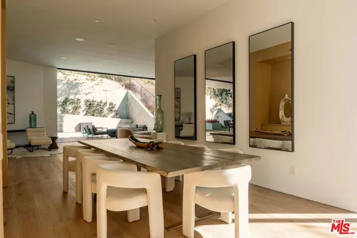 1508 Roscomare Road, Los Angeles, California 90077