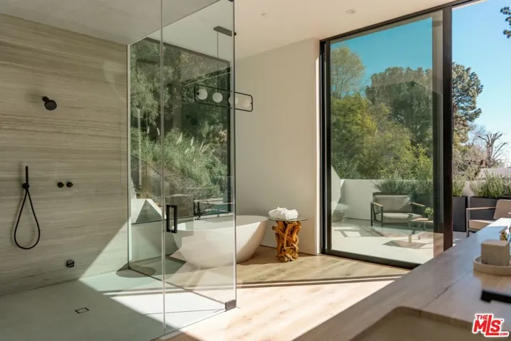 1508 Roscomare Road, Los Angeles, California 90077