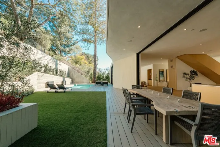1508 Roscomare Road, Los Angeles, California 90077