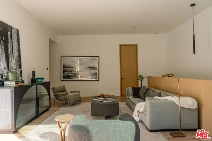 1508 Roscomare Road, Los Angeles, California 90077