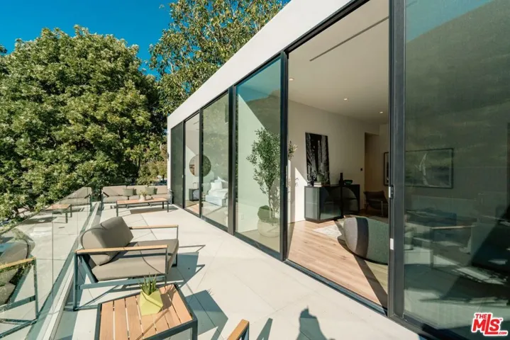1508 Roscomare Road, Los Angeles, California 90077