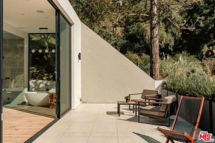 1508 Roscomare Road, Los Angeles, California 90077