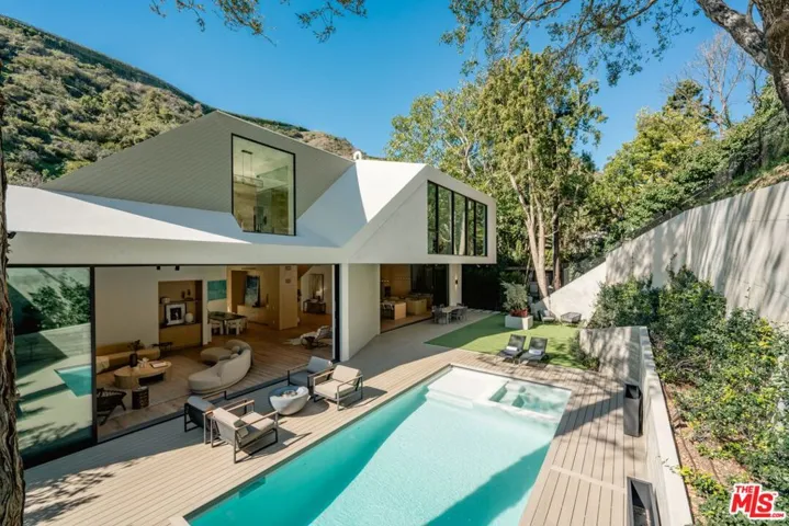 1508 Roscomare Road, Los Angeles, California 90077