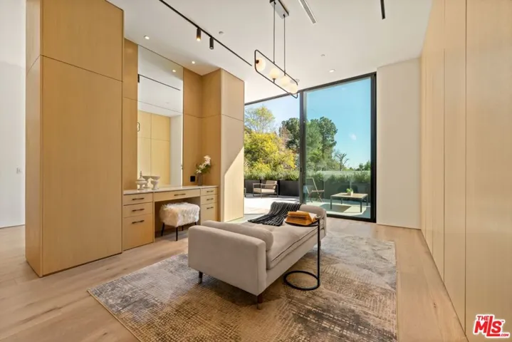 1508 Roscomare Road, Los Angeles, California 90077