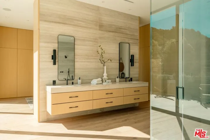 1508 Roscomare Road, Los Angeles, California 90077