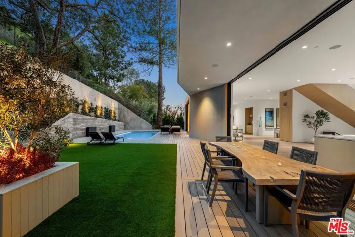 1508 Roscomare Road, Los Angeles, California 90077