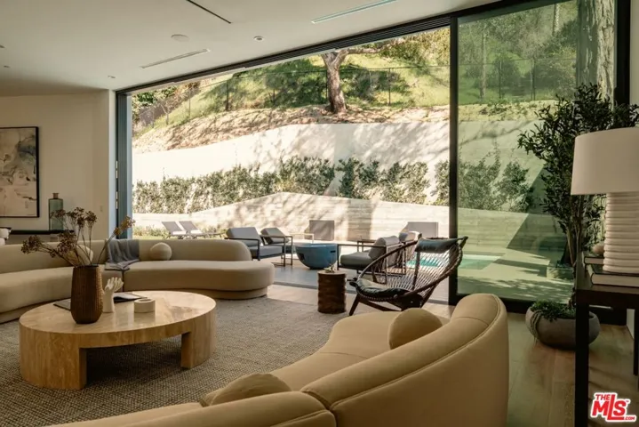 1508 Roscomare Road, Los Angeles, California 90077