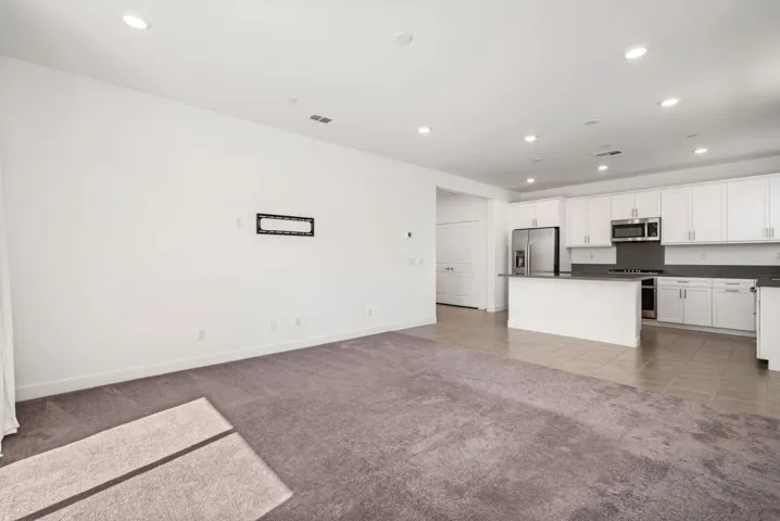 Living/Kitchen area
