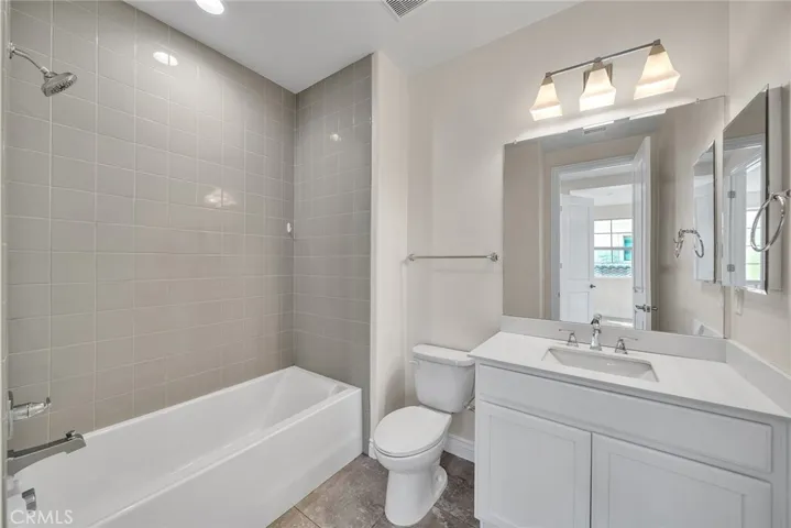 Secondary suite bathroom