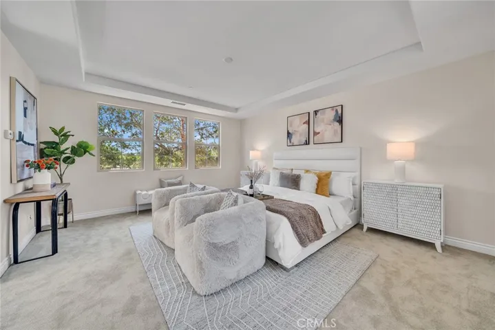 Upper Level Master Bedroom With Ensuite Bathroom