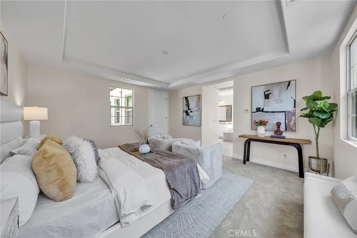 Upper Level Master Bedroom With Ensuite Bathroom