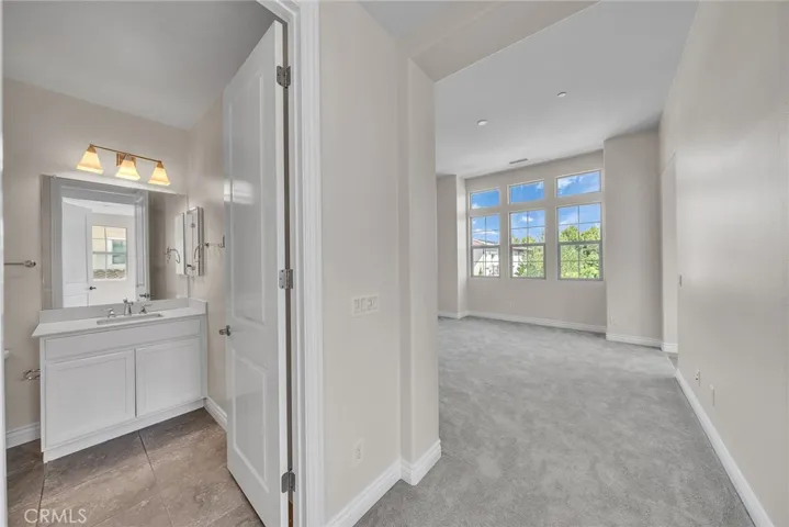 Secondary suite bathroom