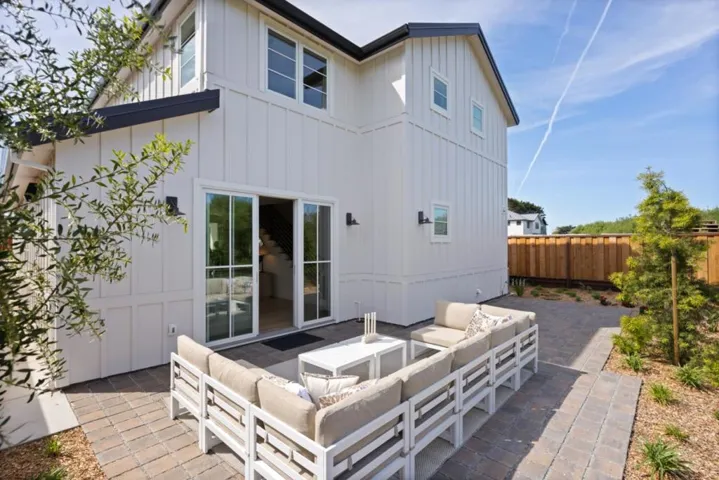 577 Creekside Court, Half Moon Bay, California 94019