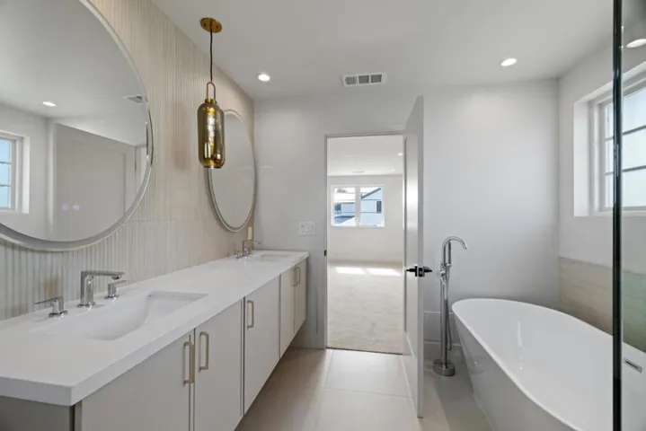 577 Creekside Court, Half Moon Bay, California 94019
