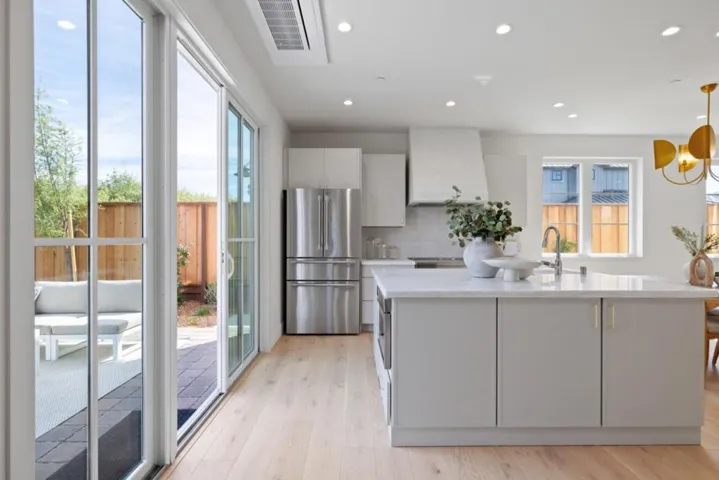 577 Creekside Court, Half Moon Bay, California 94019