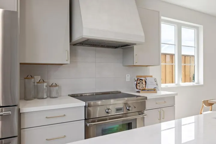 577 Creekside Court, Half Moon Bay, California 94019