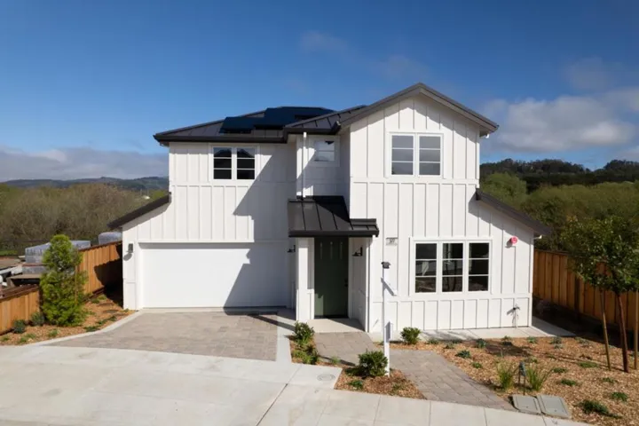 577 Creekside Court, Half Moon Bay, California 94019