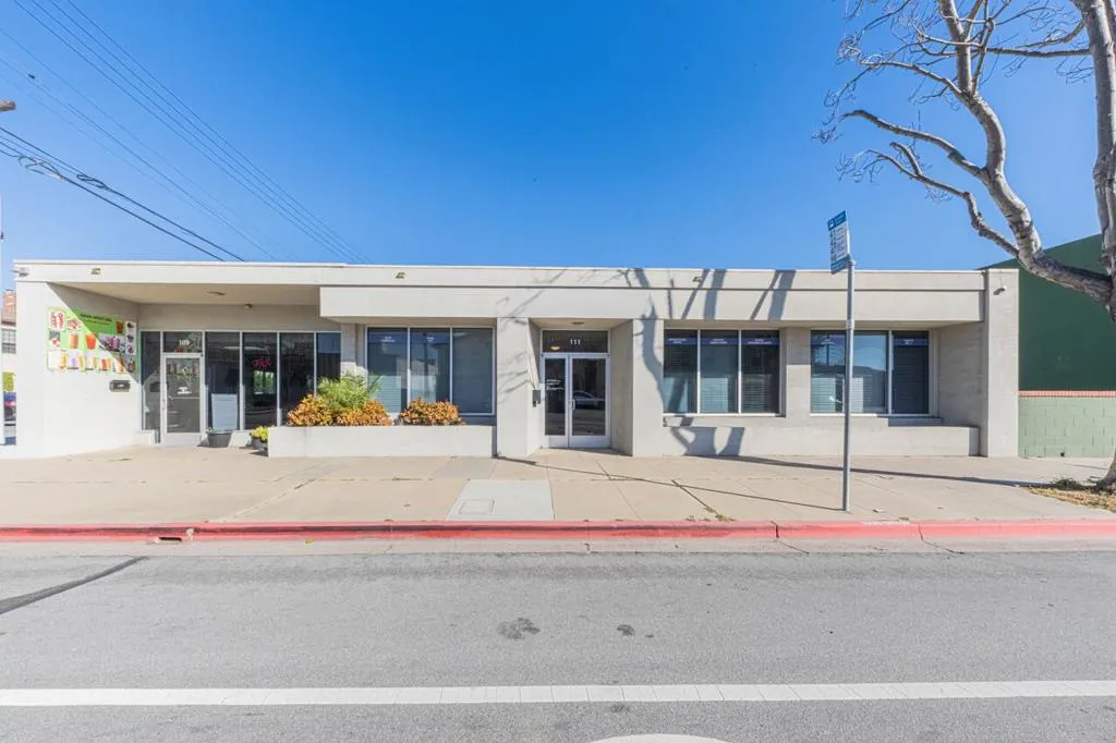 109 E Alisal St