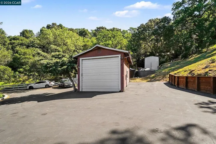 Detached Tall Garage
