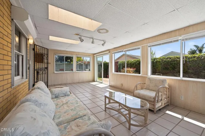 15-web-or-mls-UpmarketMedia-622EPo-034