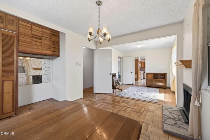 19-web-or-mls-UpmarketMedia-622EPo-047