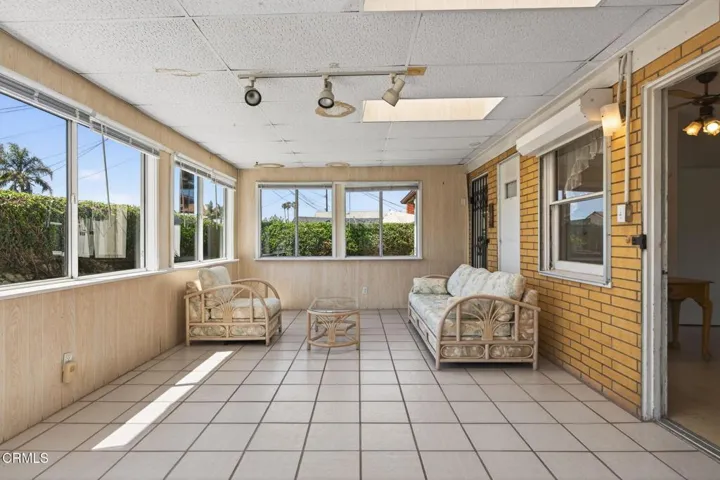 12-web-or-mls-UpmarketMedia-622EPo-025