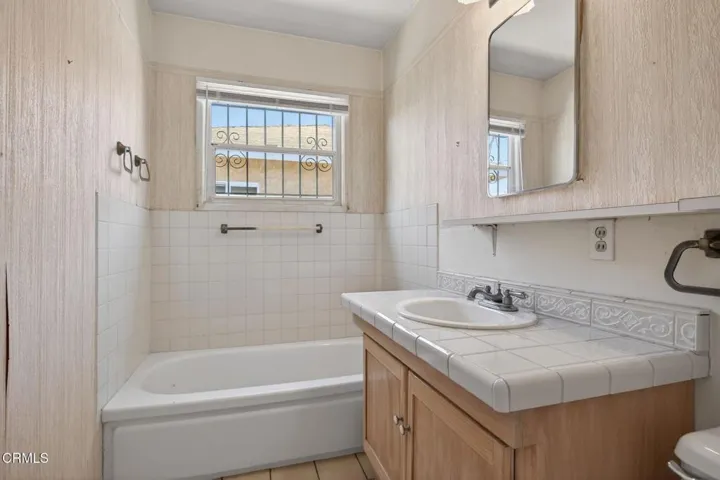 21-web-or-mls-UpmarketMedia-622EPo-053