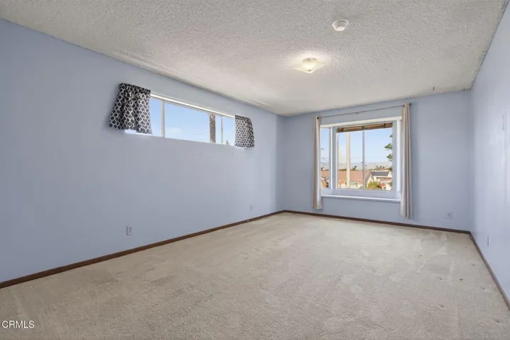 29-web-or-mls-UpmarketMedia-622EPo-076