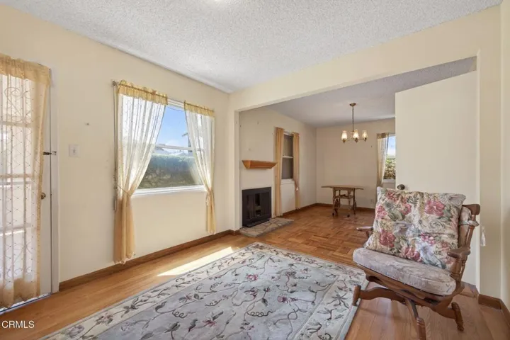 16-web-or-mls-UpmarketMedia-622EPo-037