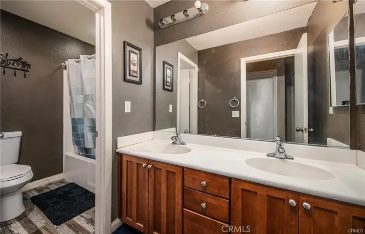 2nd Bathroom with Bathtub and double sink