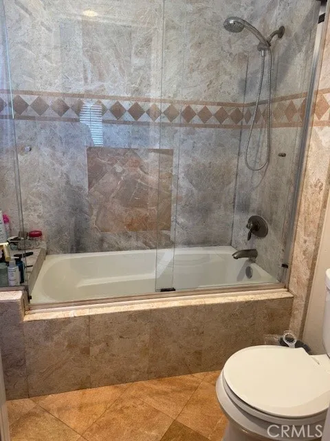 Beautiful upgraded bath with tub