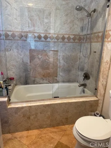 Beautiful upgraded bath with tub