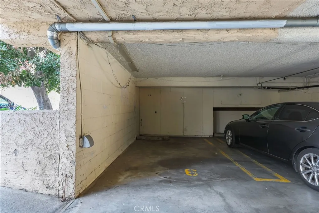 Side-By-Side Parking (2 Spaces)