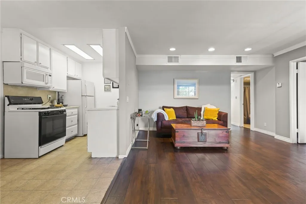 Living Room/Kitchen