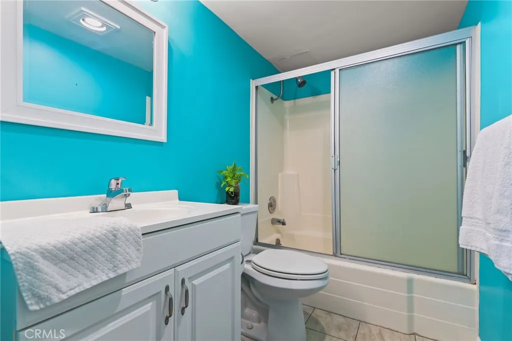 2nd Bathroom