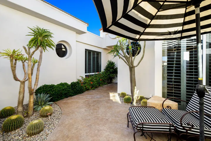 19-print-RZAndrews_OPMG_0326_019