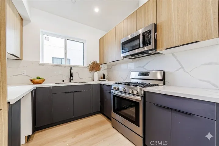 5209 W 20th, Los Angeles, California 90016