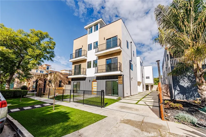 5209 W 20th, Los Angeles, California 90016