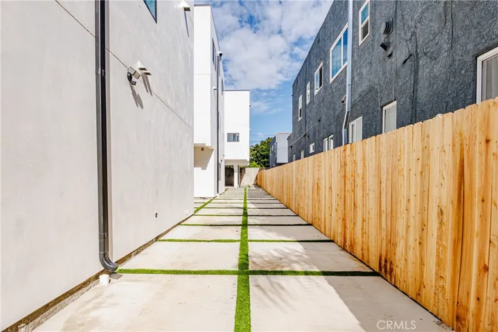 5209 W 20th, Los Angeles, California 90016