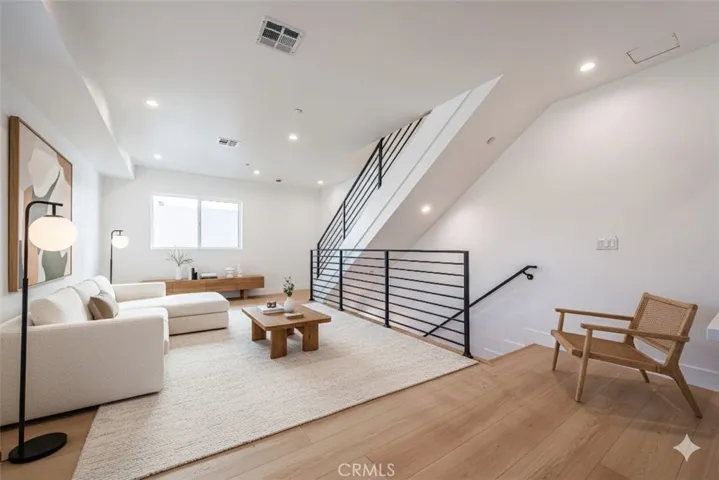 5209 W 20th, Los Angeles, California 90016