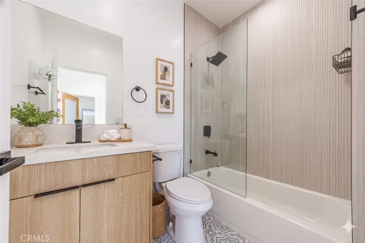 5209 W 20th, Los Angeles, California 90016