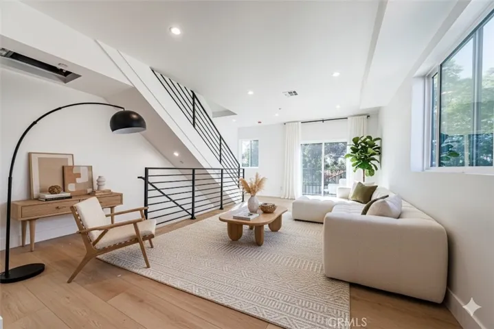 5209 W 20th, Los Angeles, California 90016