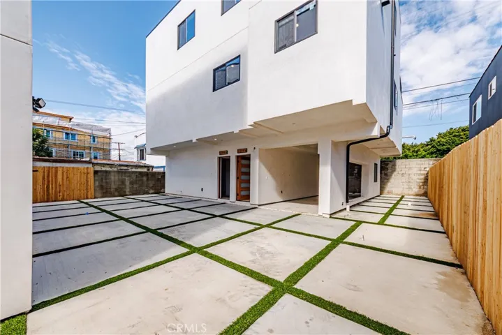 5209 W 20th, Los Angeles, California 90016